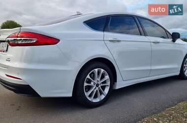 Седан Ford Fusion 2019 в 