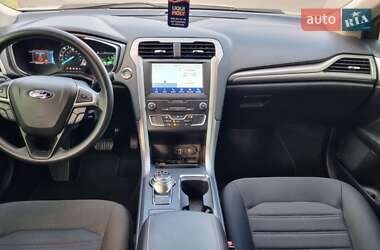 Седан Ford Fusion 2019 в 