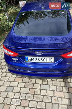 Седан Ford Fusion 2015 в 