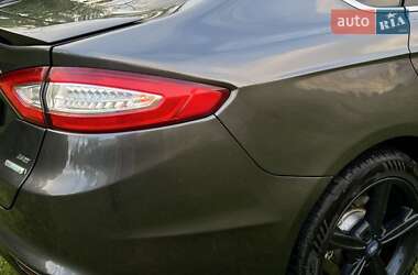Седан Ford Fusion 2015 в 
