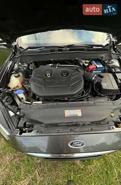 Седан Ford Fusion 2015 в 