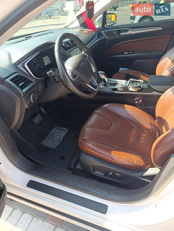 Седан Ford Fusion 2015 в Никополе