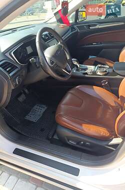Седан Ford Fusion 2015 в 
