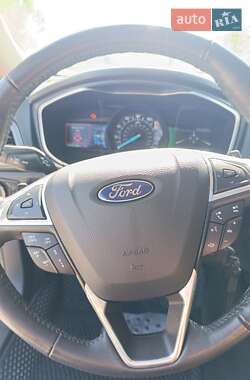 Седан Ford Fusion 2015 в 