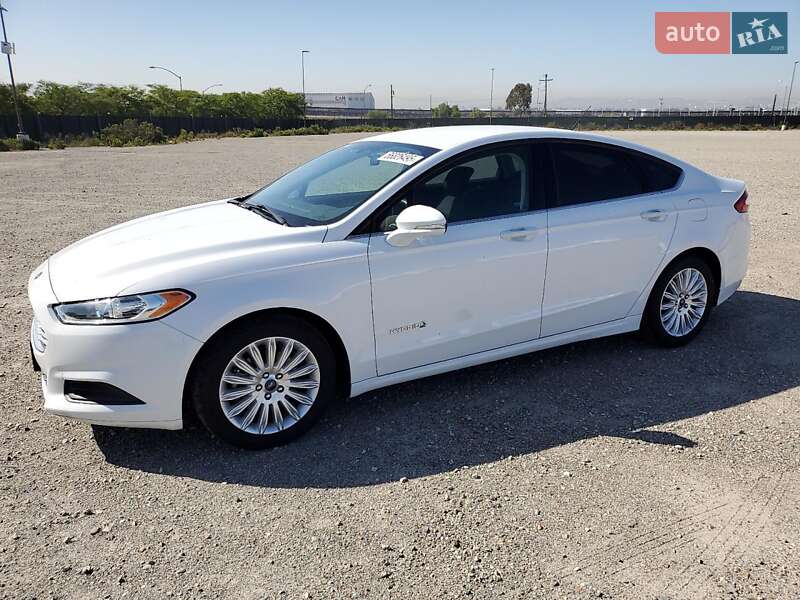 Седан Ford Fusion 2015 в 