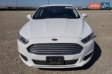 Седан Ford Fusion 2015 в 