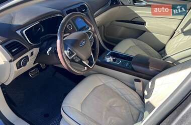 Седан Ford Fusion 2017 в 