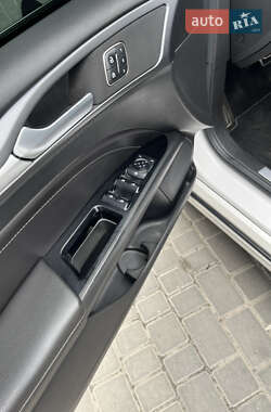 Седан Ford Fusion 2012 в 
