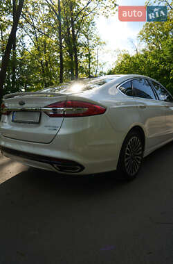 Седан Ford Fusion 2016 в 