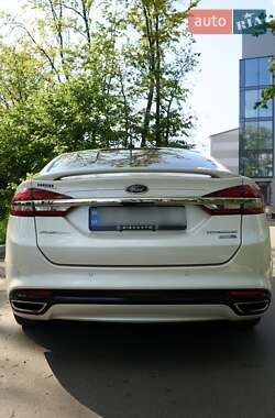 Седан Ford Fusion 2016 в 