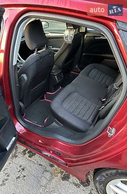 Седан Ford Fusion 2015 в 