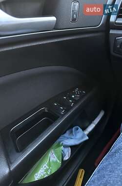 Седан Ford Fusion 2015 в 