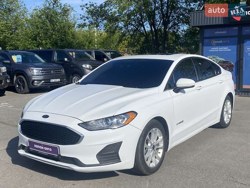 Седан Ford Fusion 2019 в 