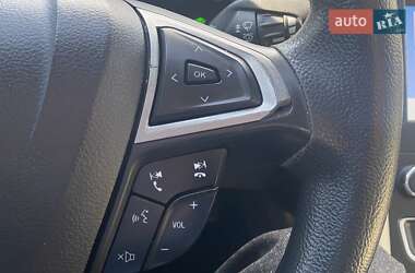 Седан Ford Fusion 2019 в 