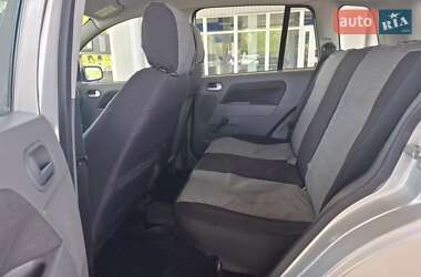 Хетчбек Ford Fusion 2003 в 