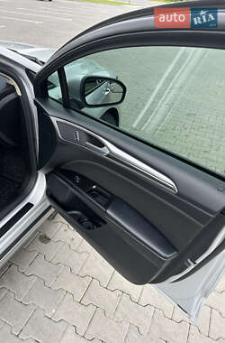 Седан Ford Fusion 2016 в 