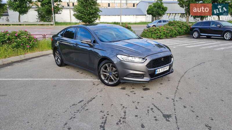 Седан Ford Fusion 2015 в 