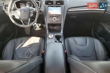 Седан Ford Fusion 2019 в 