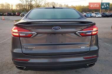 Седан Ford Fusion 2019 в 
