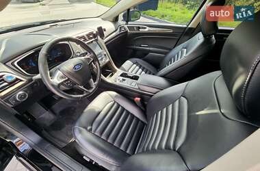 Седан Ford Fusion 2018 в 