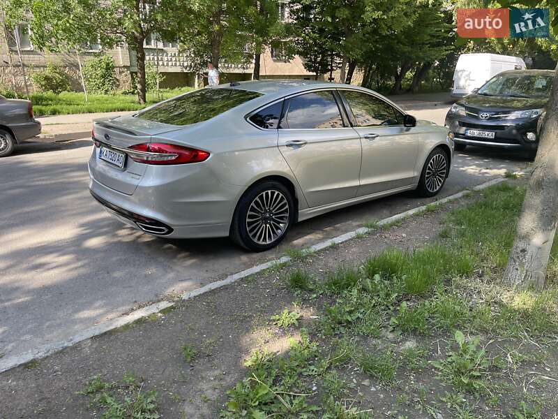 Седан Ford Fusion 2016 в 
