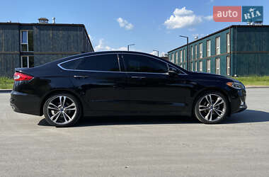 Седан Ford Fusion 2019 в 
