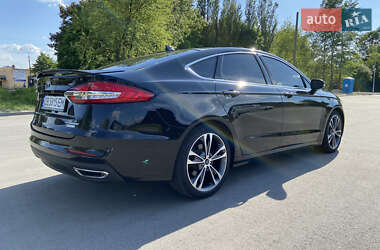 Седан Ford Fusion 2019 в 