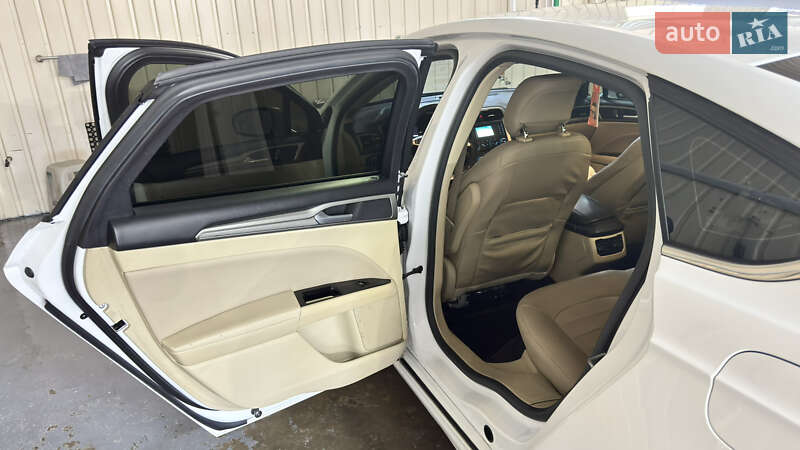 Седан Ford Fusion 2013 в Кам'янському