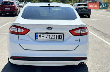 Седан Ford Fusion 2013 в 