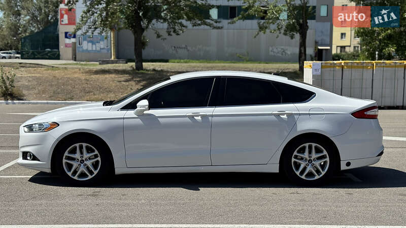 Седан Ford Fusion 2013 в Кам'янському