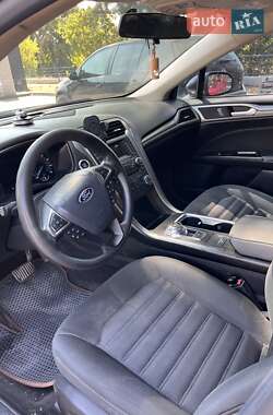 Седан Ford Fusion 2016 в 