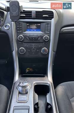 Седан Ford Fusion 2016 в 