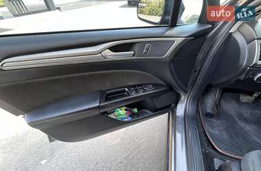Седан Ford Fusion 2016 в 