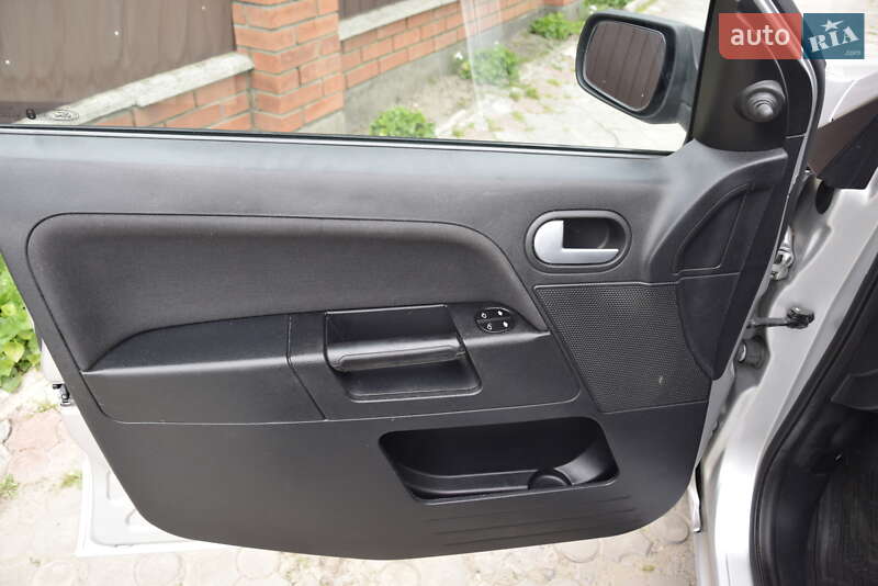 Хэтчбек Ford Fusion 2007 в Турийске