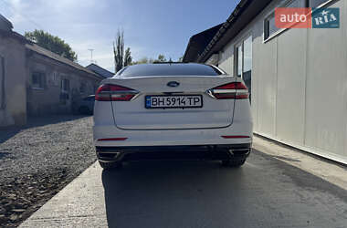 Седан Ford Fusion 2019 в 