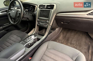 Седан Ford Fusion 2018 в 
