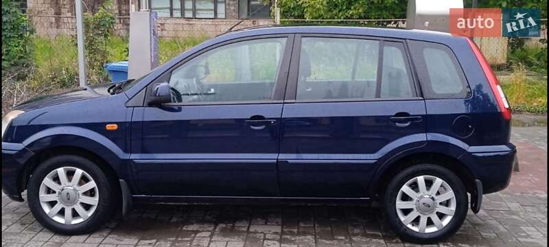 Хэтчбек Ford Fusion 2010 в Ужгороде