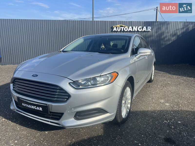 Седан Ford Fusion 2015 в 