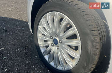 Седан Ford Fusion 2015 в 