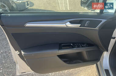 Седан Ford Fusion 2015 в 