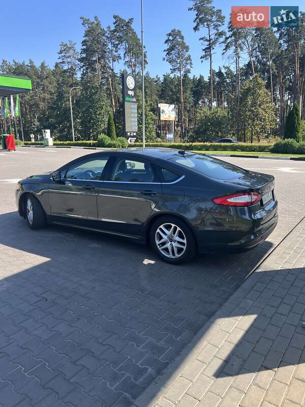 Седан Ford Fusion 2014 в 