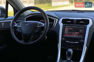 Седан Ford Fusion 2013 в 
