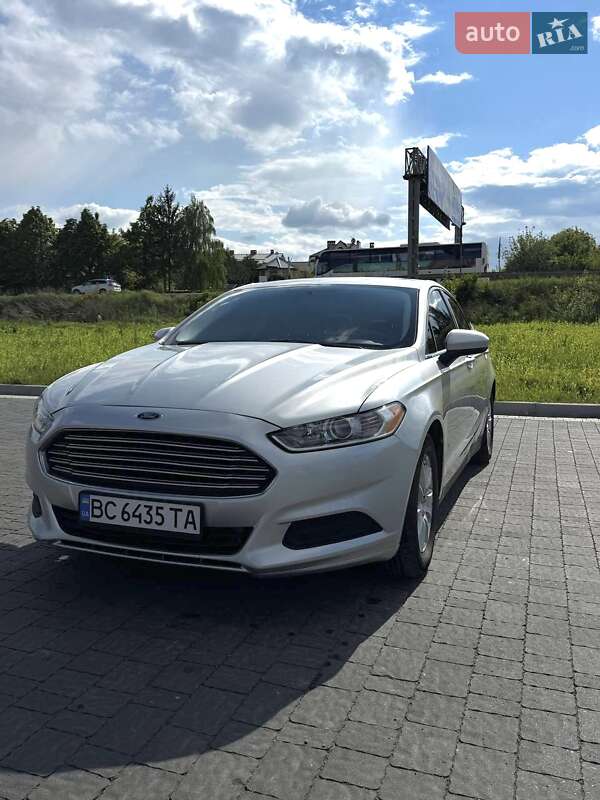 Седан Ford Fusion 2016 в 