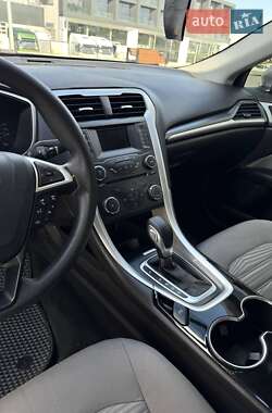 Седан Ford Fusion 2016 в 