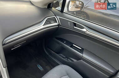 Седан Ford Fusion 2015 в 