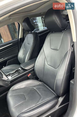 Седан Ford Fusion 2016 в 