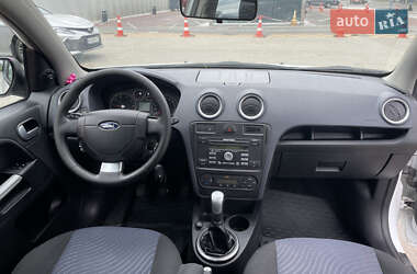 Хэтчбек Ford Fusion 2010 в 
