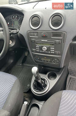 Хэтчбек Ford Fusion 2010 в 