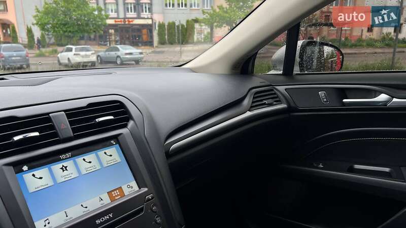 Седан Ford Fusion 2017 в Львове