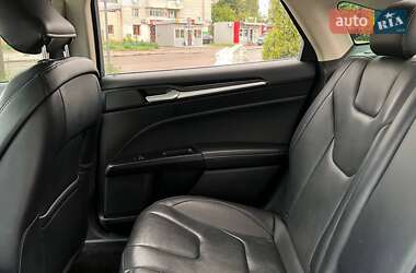 Седан Ford Fusion 2017 в 